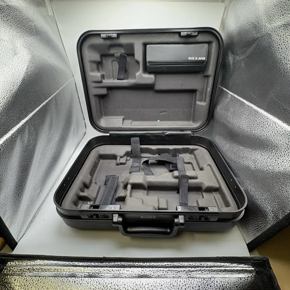 Sony CCD-F70 Camcorder, Hard Shell Case, Accessories VTG Video 8 NTSC Video READ